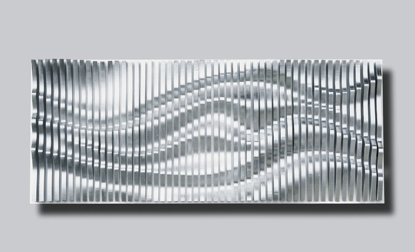 Décor mural en bois ondulé argenté composé de lattes, panneau mural acoustique, sculpture murale 3d, pièce murale paramétrique contemporaine