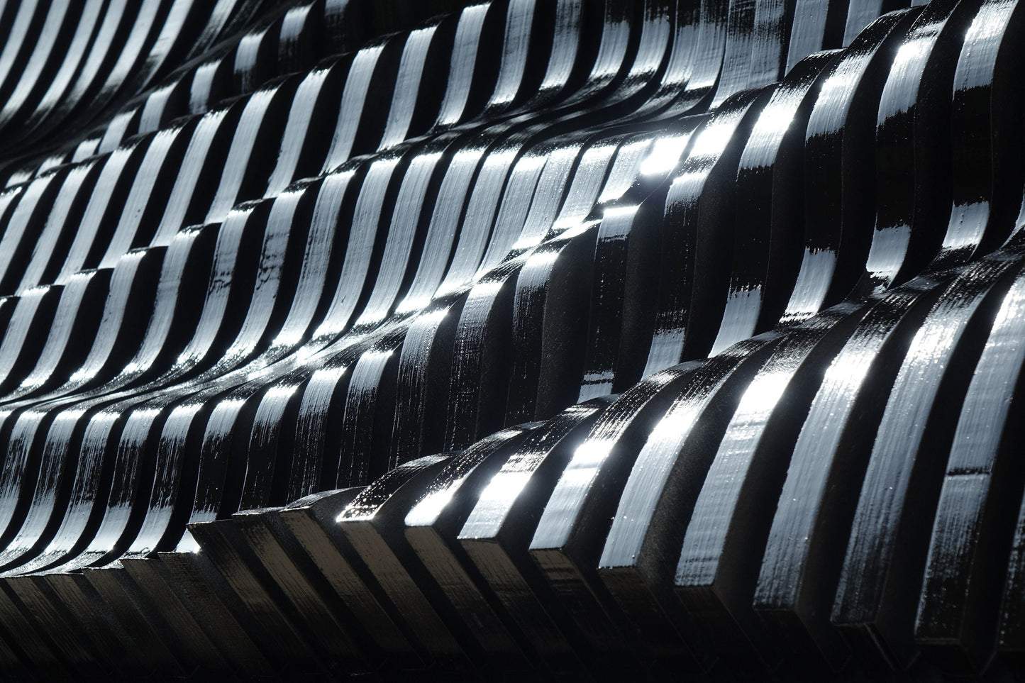 Art mural paramétrique noir brillant composé de lattes de bois, diffuseur sonore, sculpture murale ondulée 3d, décoration murale géométrique