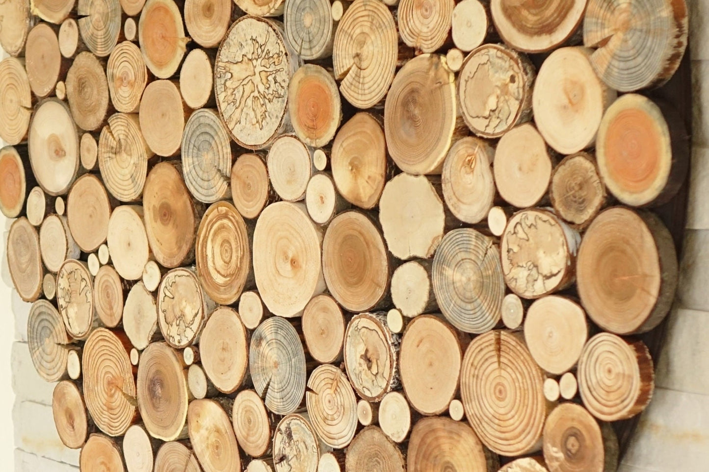 Round wood wall art , Tree rounds decor, holzwand kunst, tree slices wall art, modern wood wall art